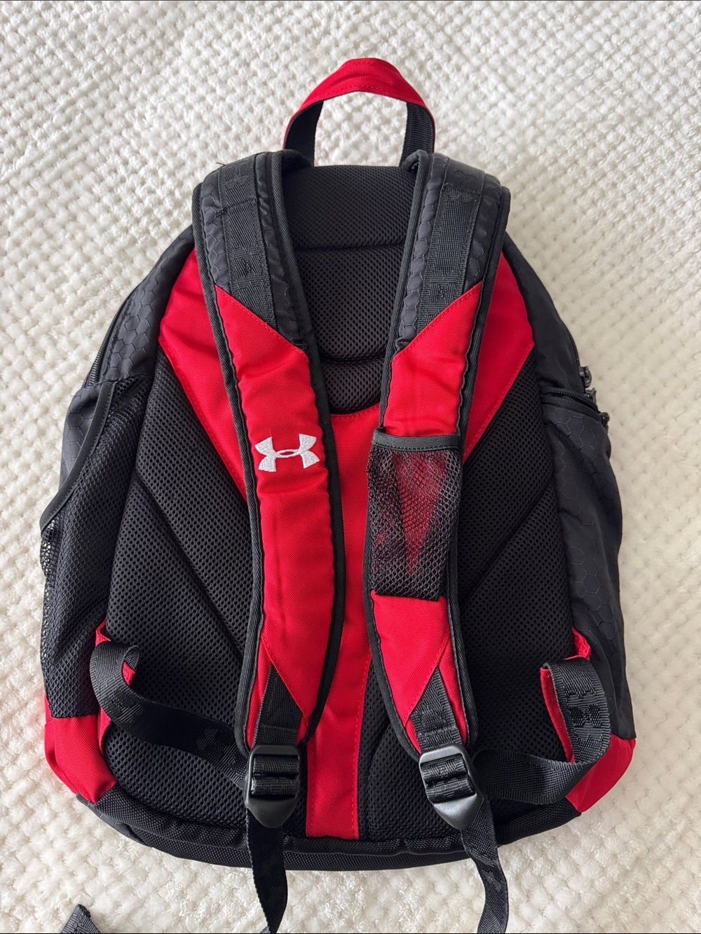 🎒 Under Armour Red & Black Backpack - Picture 5 of 12